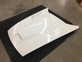 005; 2003 - 2006 Dodge Viper SRT Hood GEN III -- WHITE -- 5029272AD ( minor scuffs )